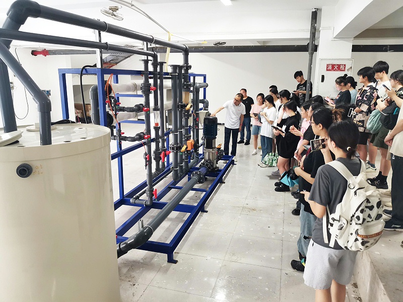 重慶依斯倍走進重慶工商大學(xué)“廢水處理”課堂